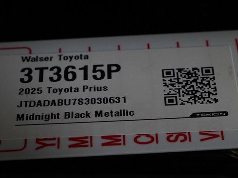 Used 2025 Toyota Prius AWD image 29