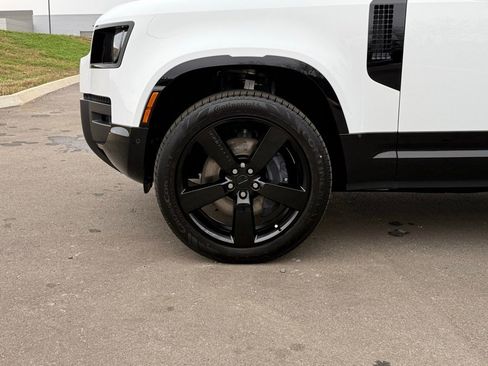 New 2026 Land Rover Defender 110 X-Dynamic SE image 10