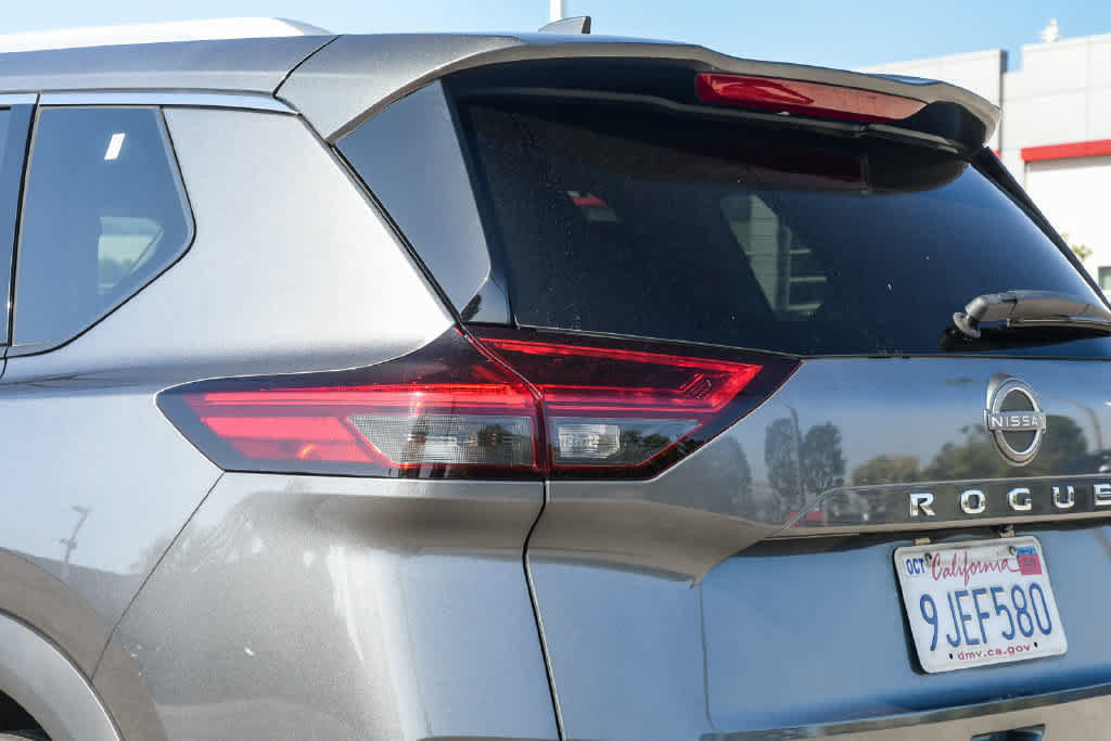 Used 2023 Nissan Rogue SL w/ SL Premium Package FWD image 6