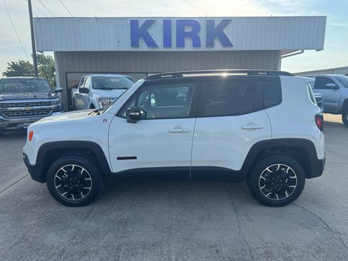 Used 2023 Jeep Renegade Trailhawk w/ Trailhawk Elite Group image 2