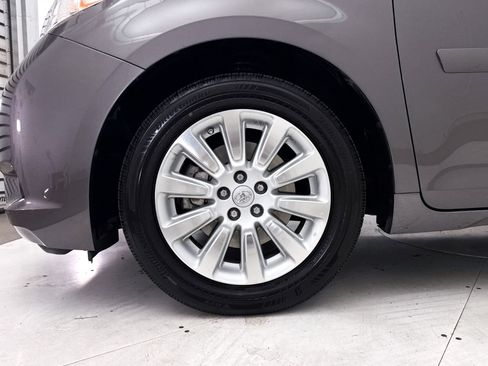 Used 2014 Toyota Sienna XLE w/ XLE Premium Package AWD/4WD image 16