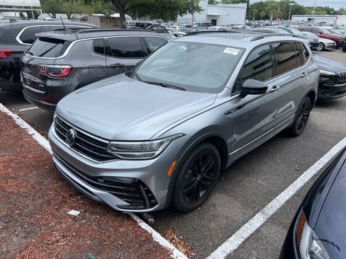 Used 2022 Volkswagen Tiguan SE R-Line image 10