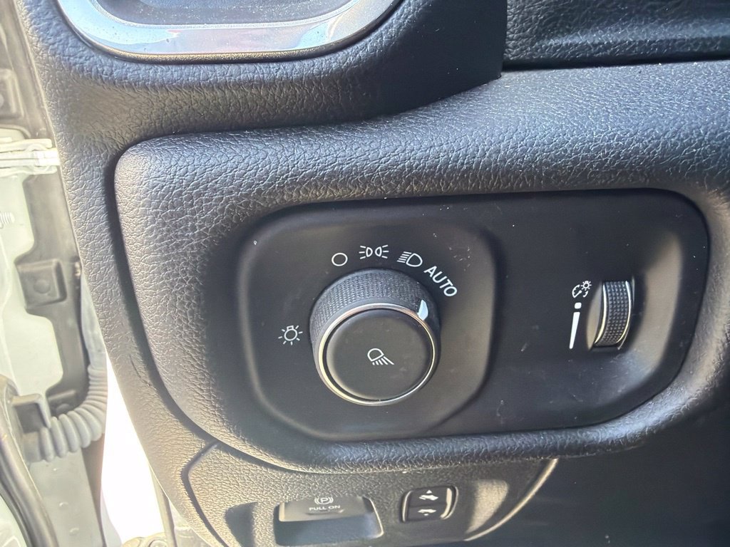 Used 2023 RAM 1500 Laramie AWD/4WD image 14