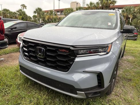 Used 2025 Honda Pilot TrailSport image 5