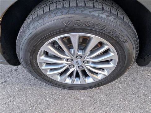 Used 2017 Lincoln MKX Select w/ Lincoln MKX Climate Package FWD image 9