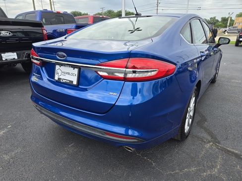 Used 2017 Ford Fusion SE FWD image 4