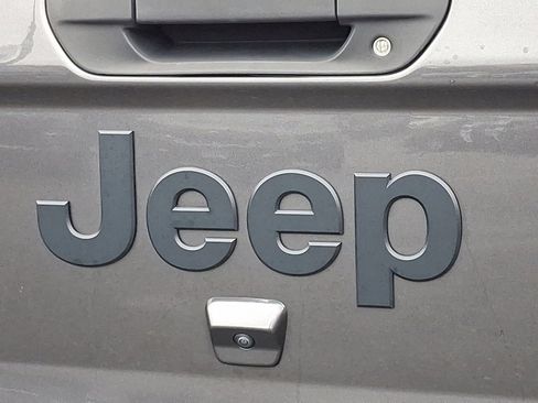 Used 2022 Jeep Gladiator Sport image 16