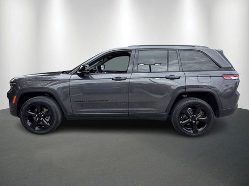 Used 2023 Jeep Grand Cherokee Altitude RWD image 4