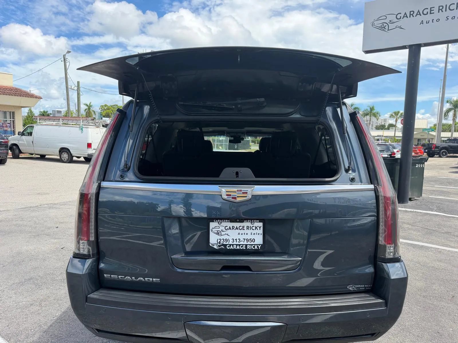 Used 2019 Cadillac Escalade ESV Luxury AWD/4WD image 44