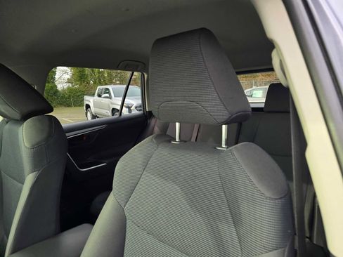Used 2022 Toyota RAV4 LE image 22