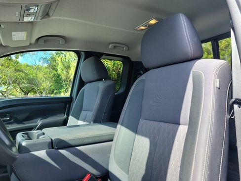 Used 2022 Nissan Titan S image 22