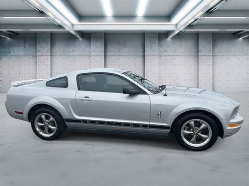 Used 2006 Ford Mustang Deluxe RWD image 3