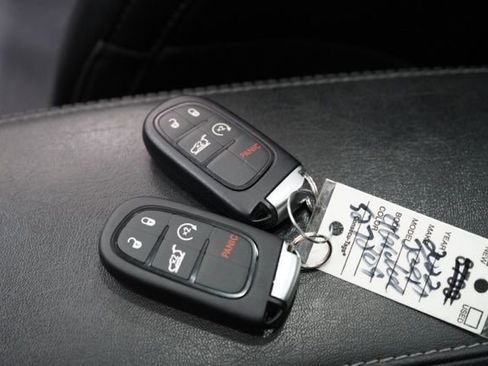 Used 2022 Jeep Cherokee Limited image 37