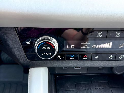 Used 2023 Mitsubishi Outlander SEL AWD/4WD image 36