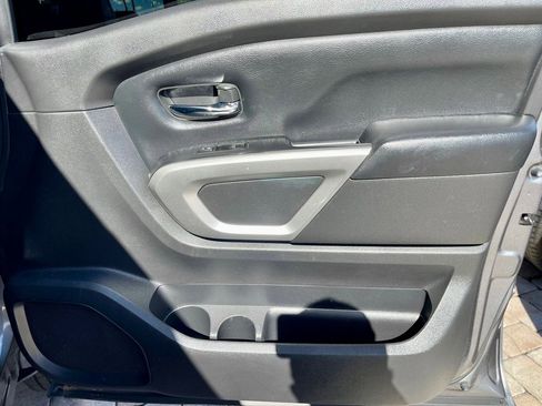 Used 2017 Nissan Titan SV image 41