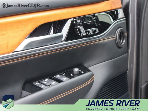 Used 2024 Jeep Grand Wagoneer L Series III AWD/4WD image 24