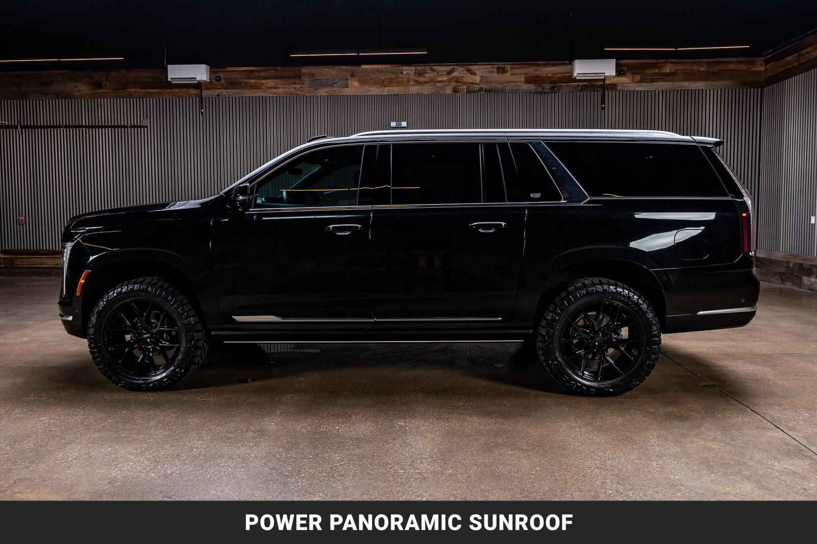 Used 2025 Cadillac Escalade ESV Premium Luxury w/ Touring Package AWD/4WD image 6