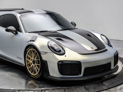 Used 2018 Porsche 911 GT2 RS w/ Weissach Package RWD image 32