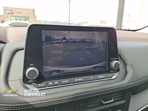 Used 2023 Nissan Rogue S image 16