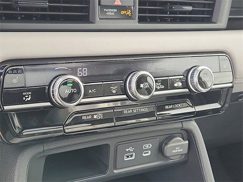 New 2025 Honda Pilot Touring image 16