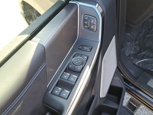 New 2026 Ford F250 Platinum w/ Tremor Off-Road Package image 24