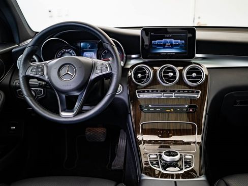 Used 2017 Mercedes-Benz GLC 300 4MATIC image 31