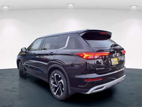 Used 2022 Mitsubishi Outlander SE image 12
