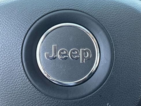 Used 2019 Jeep Cherokee Limited AWD/4WD image 32