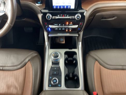 Used 2022 Ford Explorer King Ranch w/ Premium Technology Package AWD/4WD image 14