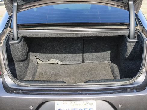 Used 2018 Dodge Charger R/T image 17