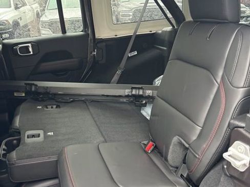 Used 2025 Jeep Wrangler Rubicon w/ Convenience Group image 20