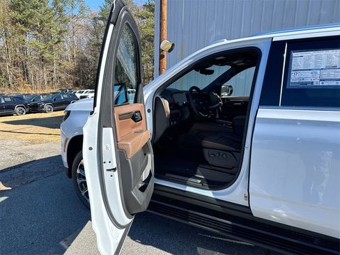 New 2026 Chevrolet Tahoe High Country image 13