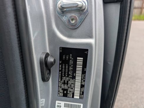 Used 2025 Toyota Sienna XLE FWD image 33
