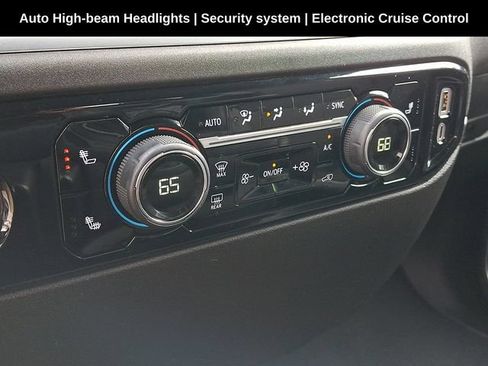 Used 2024 Chevrolet Silverado 1500 LT AWD/4WD image 19