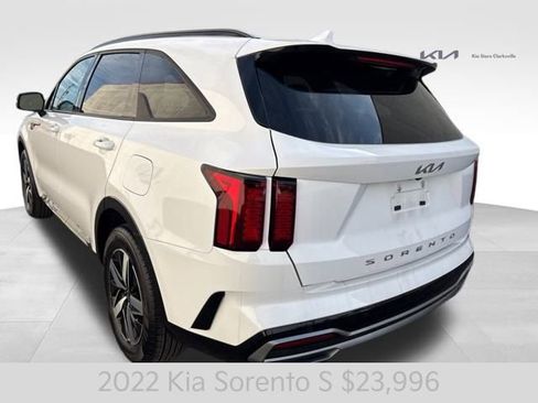Certified 2022 Kia Sorento S w/ Panoramic Sunroof Package image 6