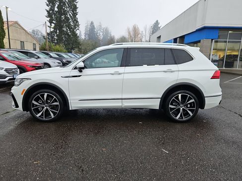 Used 2024 Volkswagen Tiguan SEL R-Line image 2