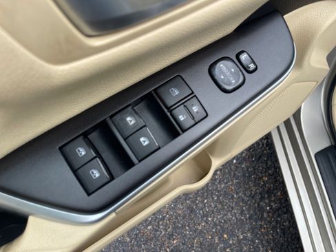 Used 2017 Toyota Camry LE FWD image 8