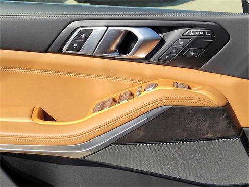 Used 2024 BMW X7 xDrive40i w/ Premium Package image 28