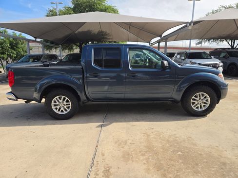 Used 2014 Nissan Frontier SV w/ SV Value Truck Package RWD image 2