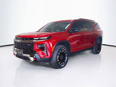 Used 2025 Chevrolet Traverse Z71 w/ Driver Confidence Package image 3