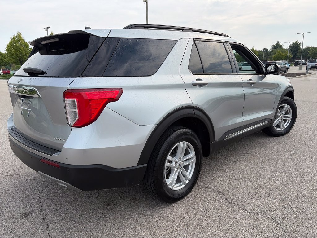 Used 2024 Ford Explorer XLT w/ Equipment Group 202A AWD/4WD image 7