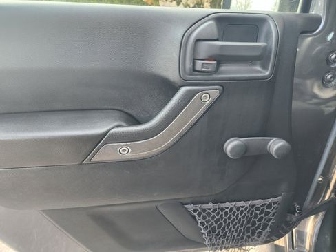 Used 2016 Jeep Wrangler Unlimited Sport image 23