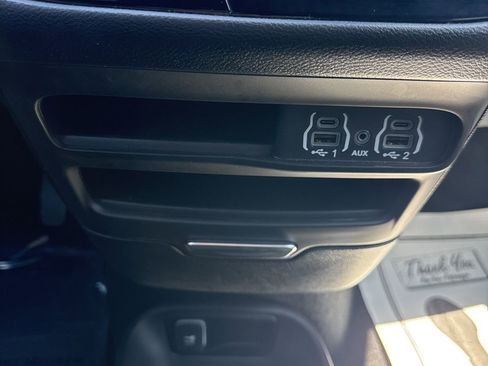 Used 2025 Chrysler Pacifica Select FWD image 21