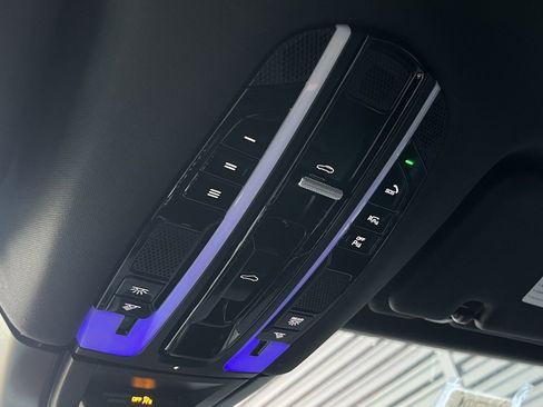 Used 2023 Porsche Cayenne image 13