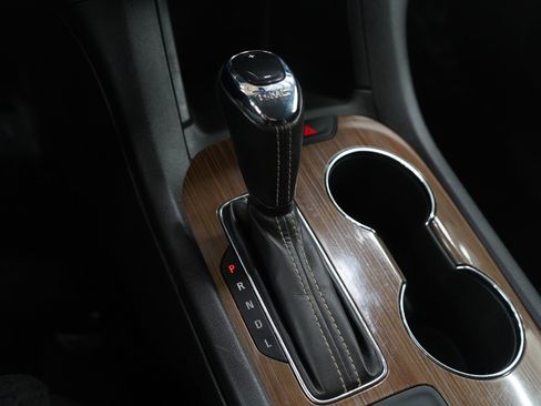 Used 2019 GMC Acadia SLE image 25