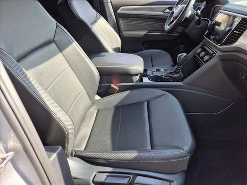 Used 2023 Volkswagen Atlas Cross Sport SE FWD image 19