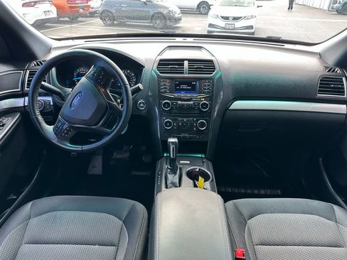 Used 2017 Ford Explorer XLT image 10