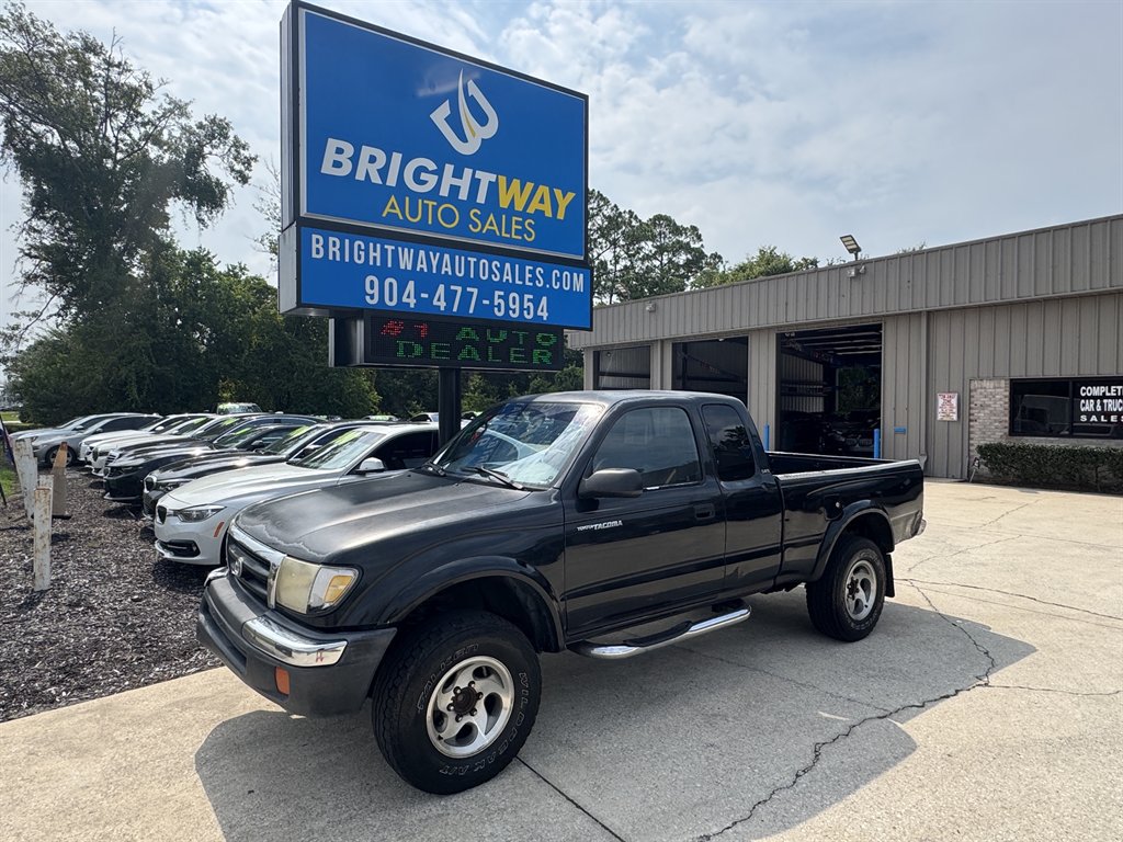Used 2000 Toyota Tacoma PreRunner RWD image 1
