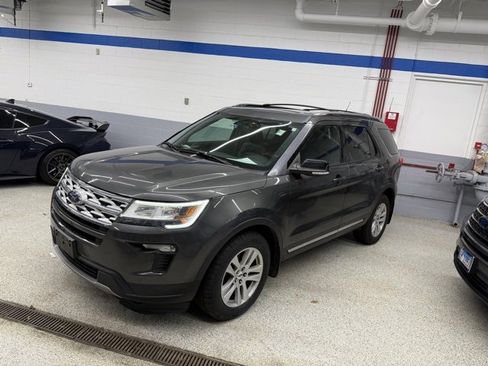 Used 2018 Ford Explorer XLT w/ Equipment Group 202A image 3