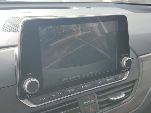 Used 2025 Nissan Altima 2.5 SV image 30